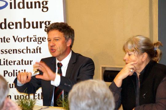 Der ehemalige deutsche Botschafter in Afghanistan, Markus Potzel, berichtet über Afghanistan.
