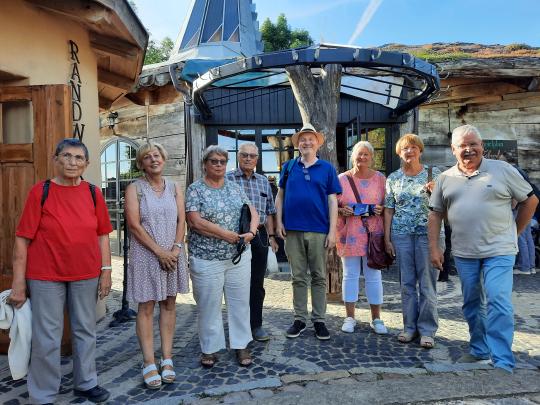 Mitglieder vom BBB vor dem Theater am Rand in Zollbrücke