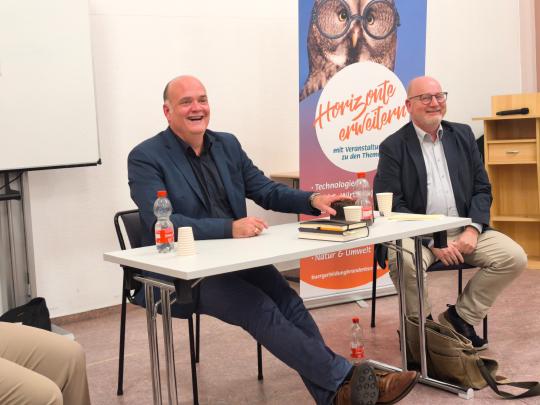 Robin Alexander mit Heiko Krause auf dem Podium